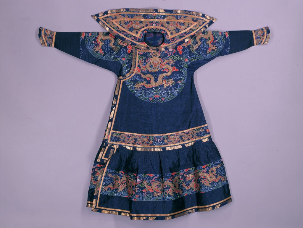 图片[1]-Dark blue cloud dragon makeup floral pattern robe-China Archive